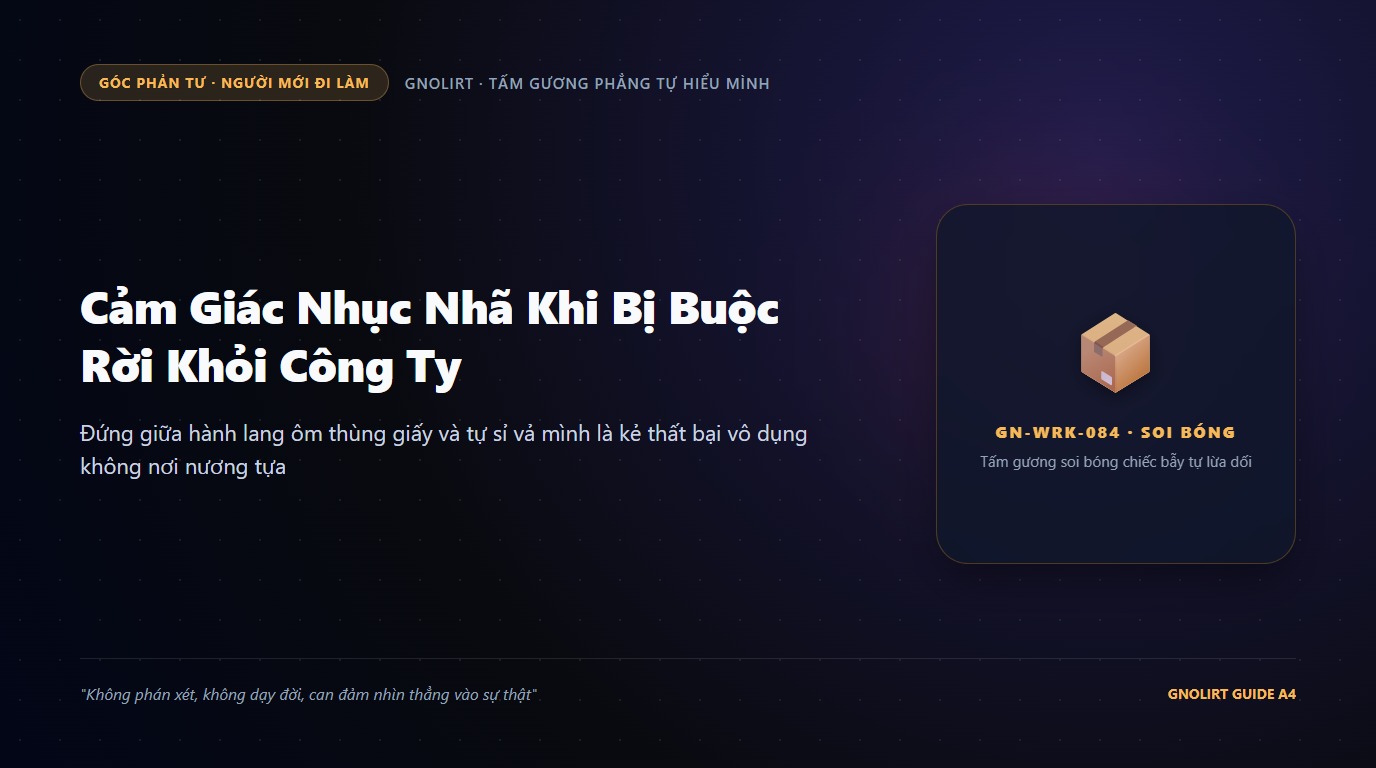 Người trẻ ngồi thất thần bên chiếc hộp giấy đựng đồ cá nhân sau khi nhận quyết định nghỉ việc